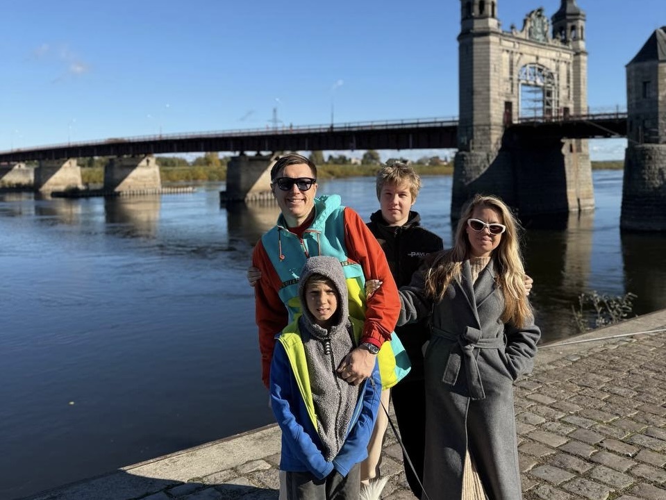 Мария, Андрей, Егор и Лев Павловы // локация: Мост Королевы Луизы, г.Советск