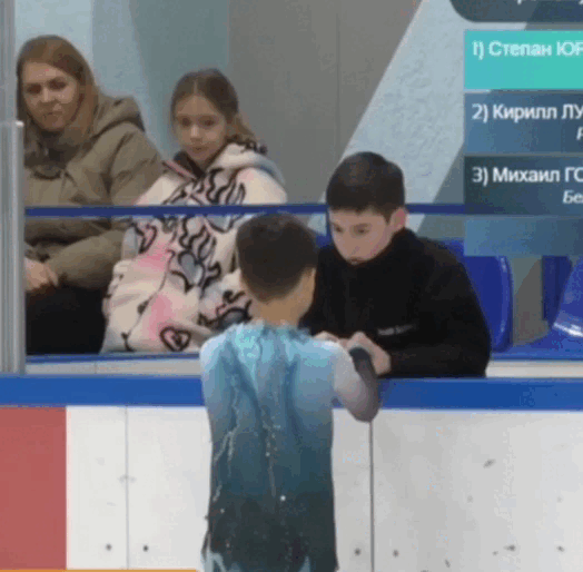 Видео из телеграм-канала «Хрустальные родители»