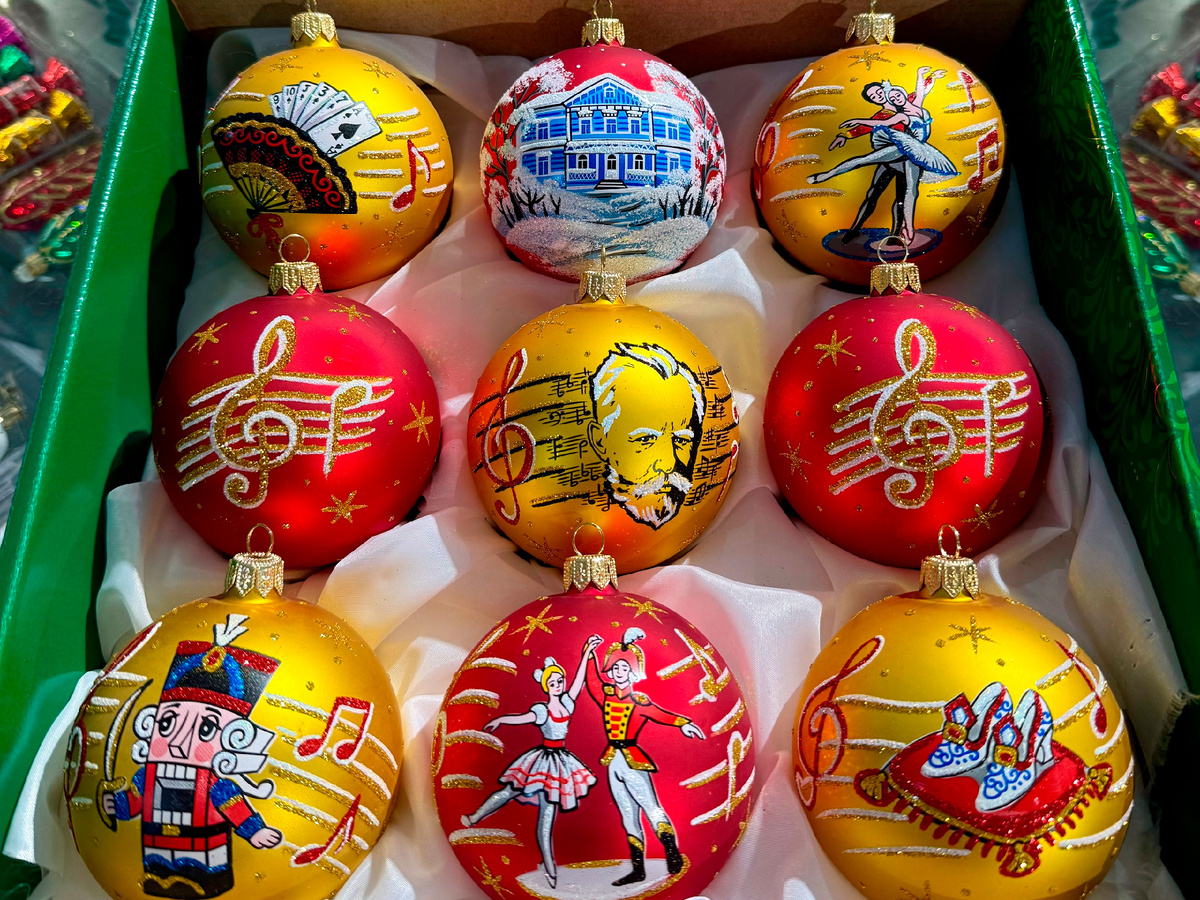 Тут всё в одном: и Новый год, и «Щелкунчик», и даже сам Чайковский. Фото со страницы «Клинская Игрушка» (vk.com)