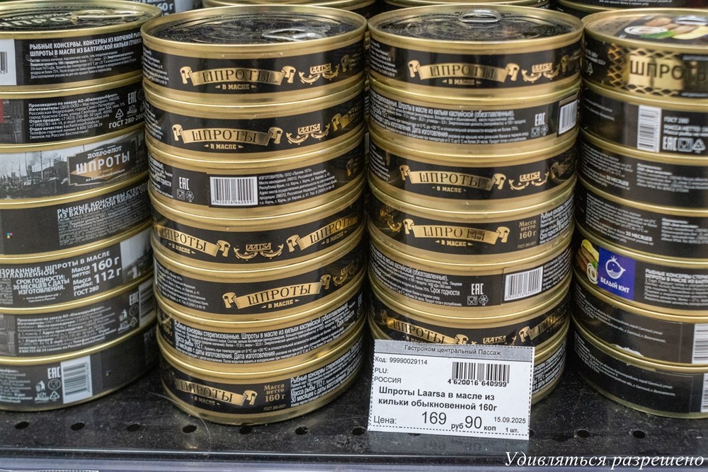 на полке в магазине