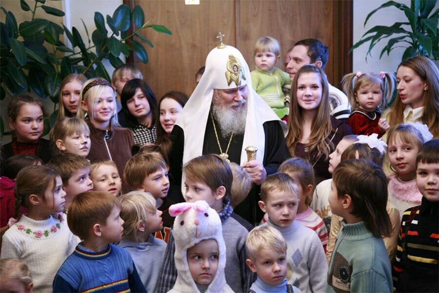 Патриарх Алексий II всегда находил время для людей, в том числе и для самых маленьких