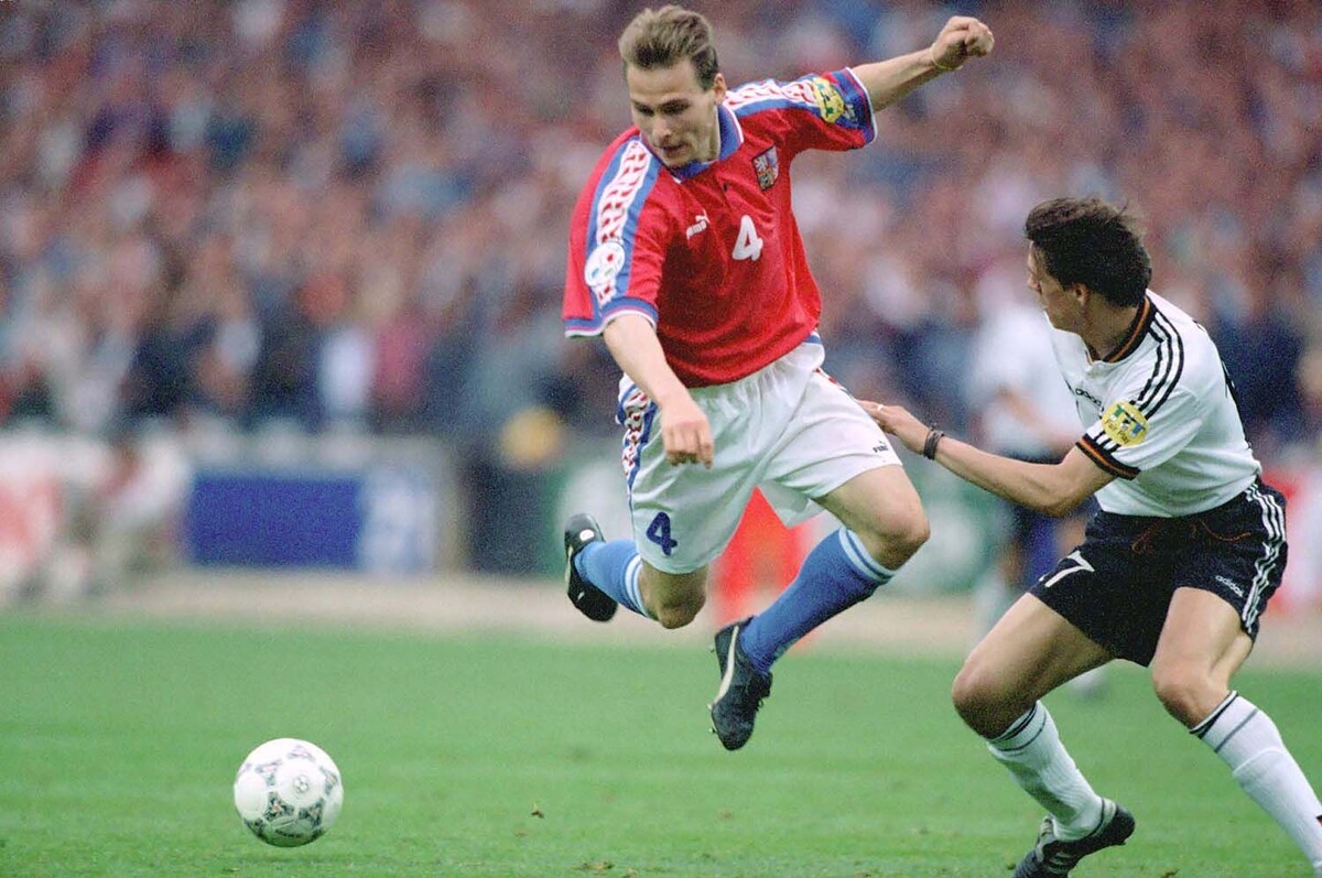 Недвед  (№4) и Циге (№17). Источник: m.sports.ru