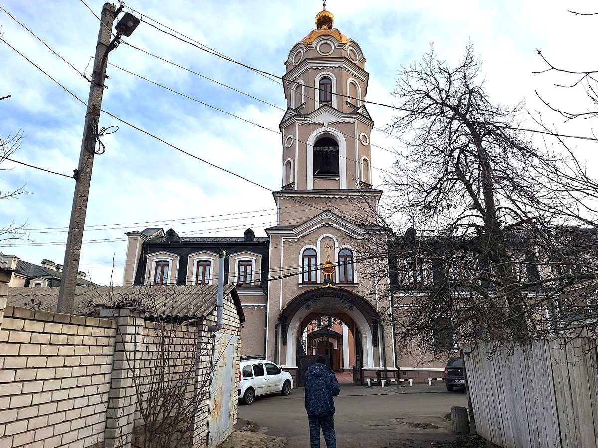 Фото автора.Рядом старые улицы города.