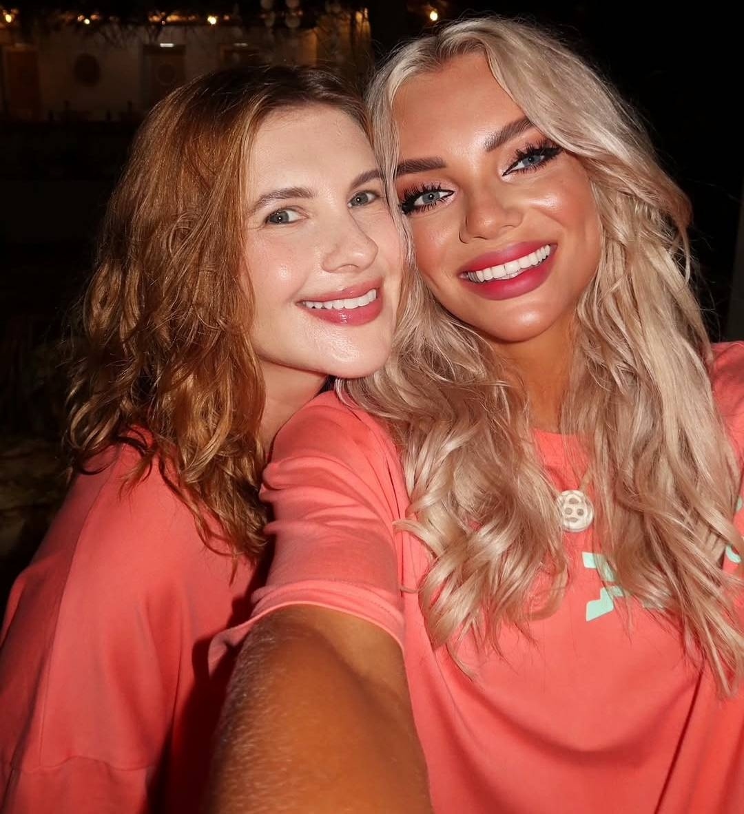    Анна Цуканова-Котт и Екатерина Шкуро остались на проекте "Звезды в джунглях"Соцсети Анны Цукановой-Котт