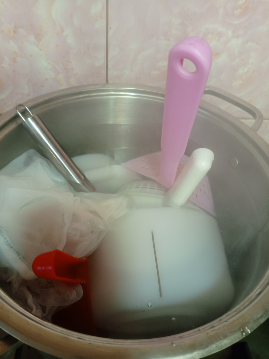 Все формы, шумовки, ножи, ткань все кипячу