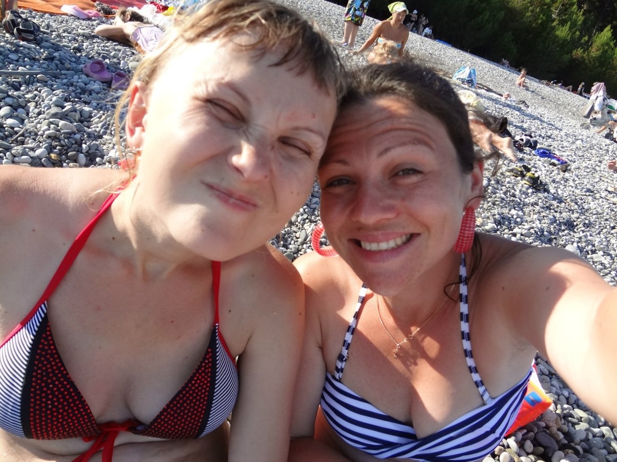 Та самая приятельница, теперь подруга. Всегда на юморе, на драйве, ну, и порой под шампанским:))