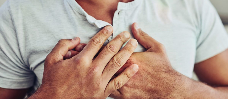 Тревога в груди: как на самом деле связаны изжога и внезапное сердцебиение