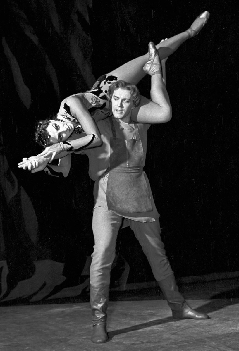 Майя Плисецкая - Хозяйка медной горы и Николай Фадеечев - Данила в балете "Каменный цветок". 1959 год.