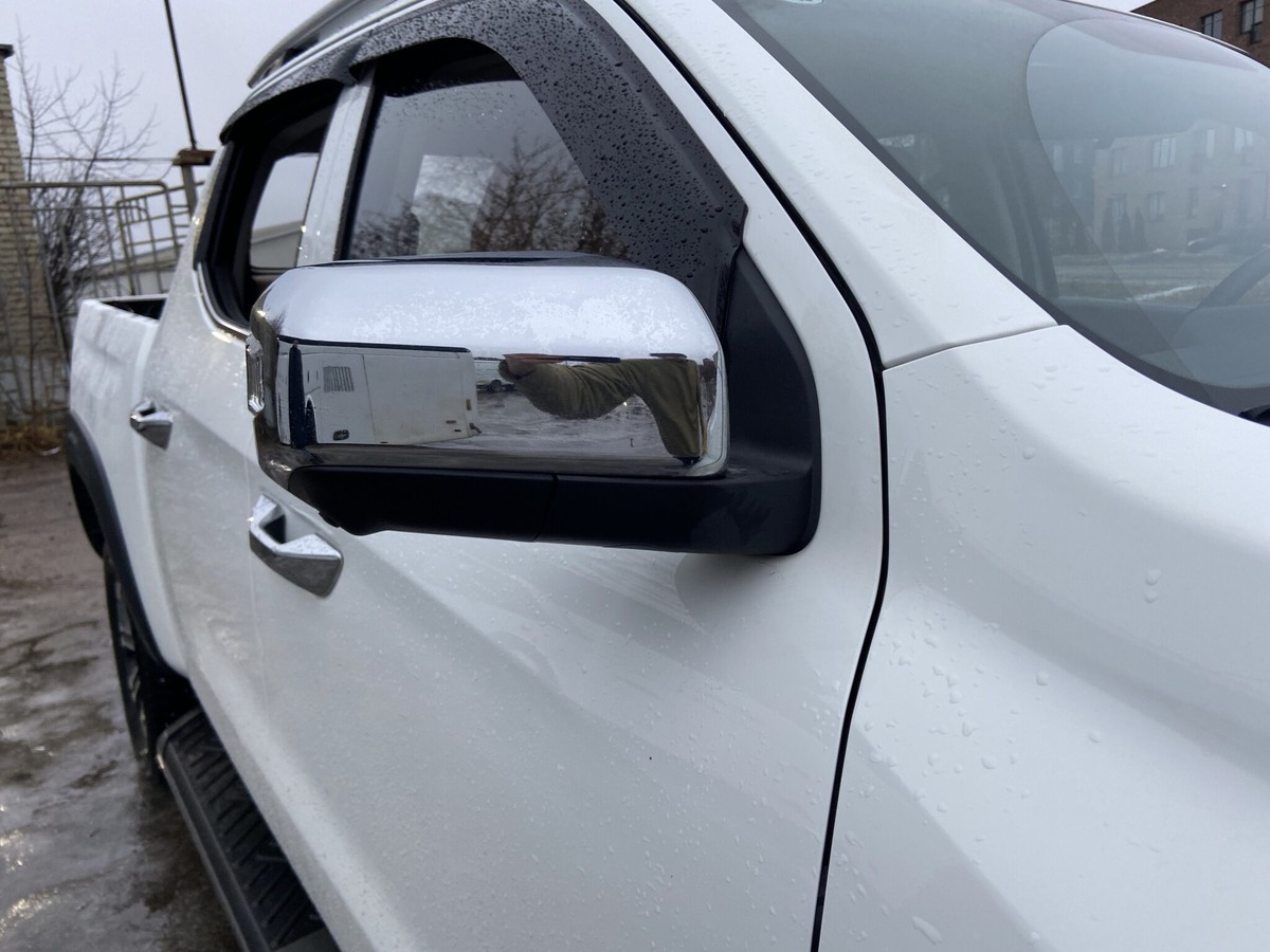 В зеркалах встроены камеры и поворотник
