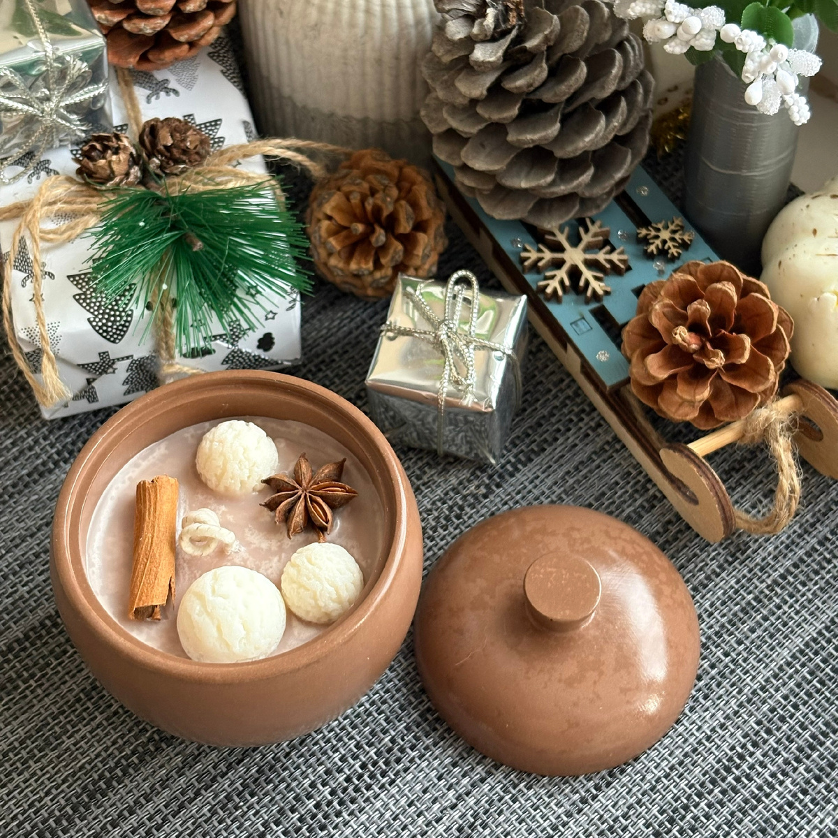 Свеча в горшочке с ароматом какао с маршмеллоу