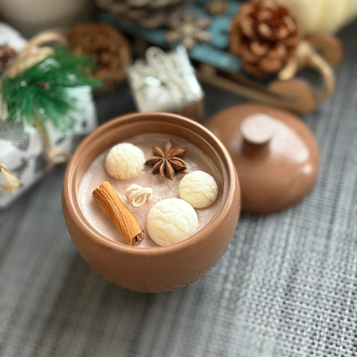 Свеча в горшочке с ароматом какао с маршмеллоу