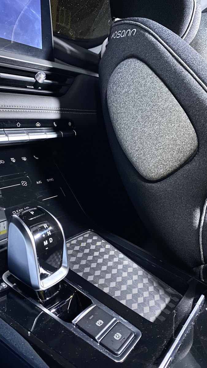 Штатная площадка беспроводной зарядки Chery Tiggo 7pro