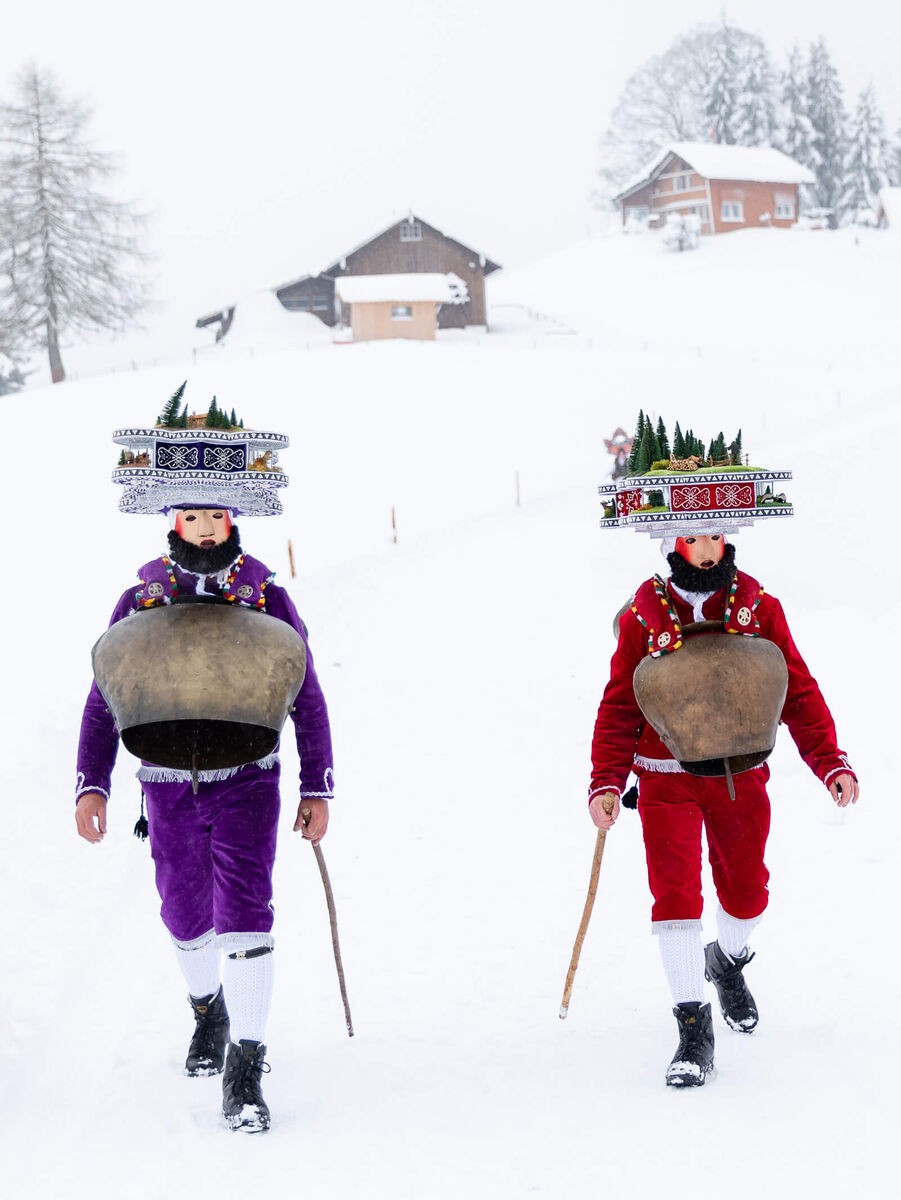 Участники традиции Silvesterklausen в кантоне Аппенцелль-Ауссерроден.