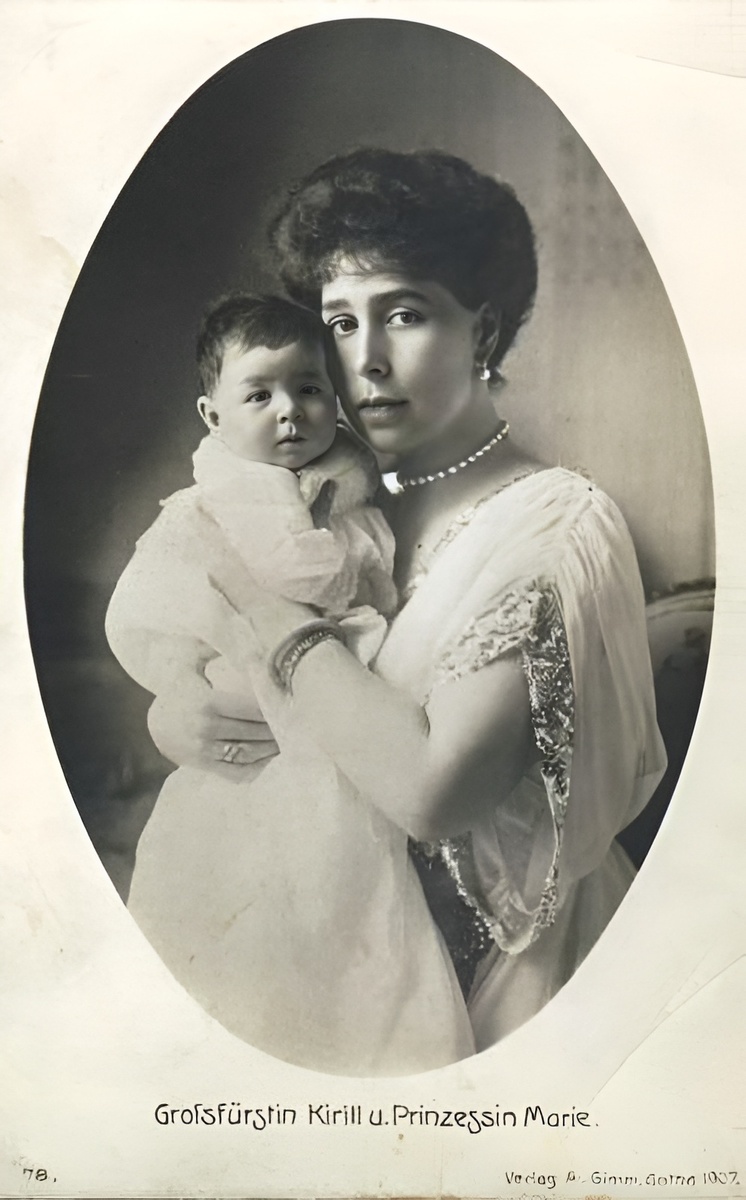 Принцесса Виктория Мелита Саксен-Кобург-Готская с дочерью, российской принцессой Марией Кирилловной, 1907 год / commons.wikimedia.org