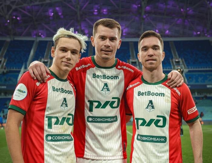 Алексей Батраков (слева), Дмитрий Воробьёв (в центре) и Александр Руденко (справа). Обложка © Telegram / ФК «Локомотив» Москва
