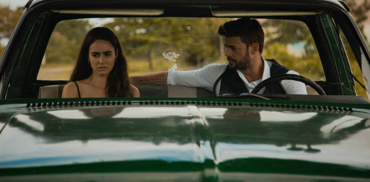 Кадр из фильма "В объятиях убийцы"