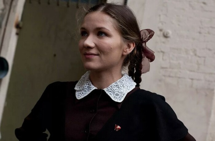 Анастасия Веденская воспитывалась только мамой.