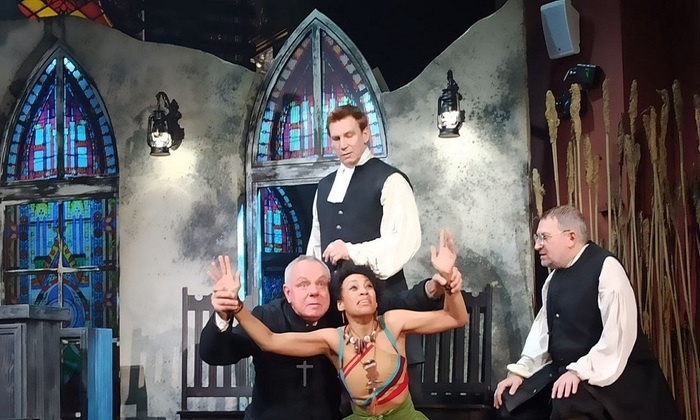    Спектакль «Салемские ведьмы» на Трубной: реалистичная история или пособие для ведьмаков?