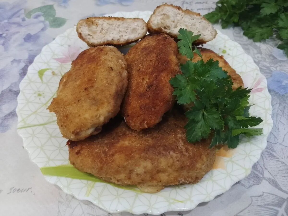 Котлеты в яичном кляре и панировочных сухарях