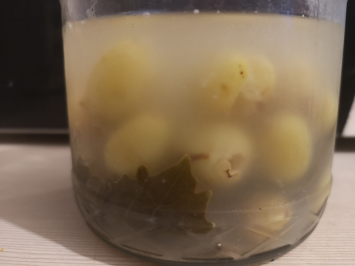 Аркадия. Почти приговорила баночку. 