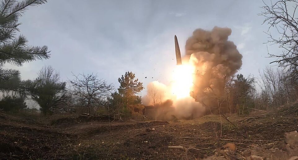    Боевой запуск ракеты оперативно-тактического ракетного комплекса «Искандер». Министерство обороны России