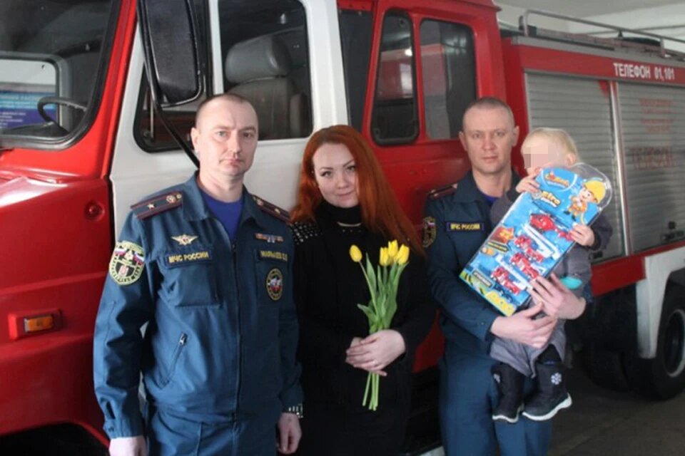 Пожарные говорят, что такие девушки, как Соня, должны быть примером для всех. Фото: ГУ МЧС по Красноярскому краю.