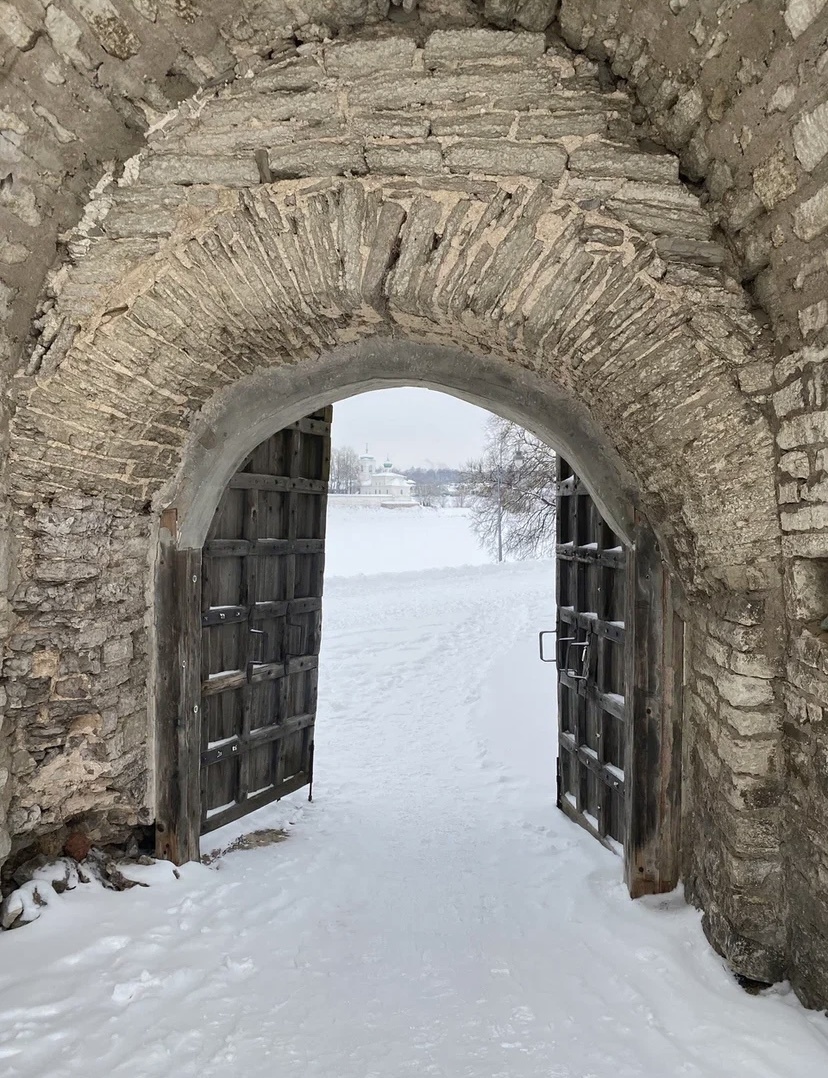 Выход на набережную из крепости 