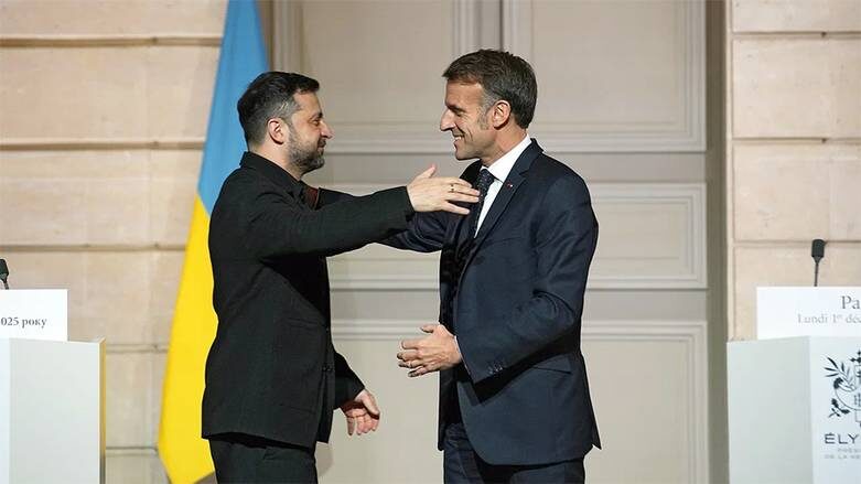    AP PHOTO/CHRISTOPHE ENA: Украинский лидер Владимир Зеленский регулярно встречается в Париже с президентом Франции Эммануэлем Макроном. На фото: с женами