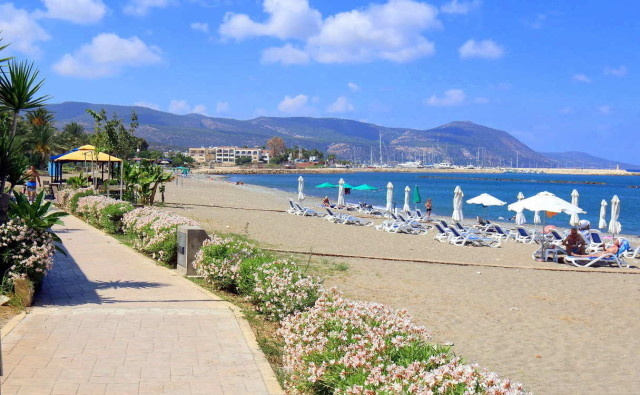 Пляж славного города Полис...