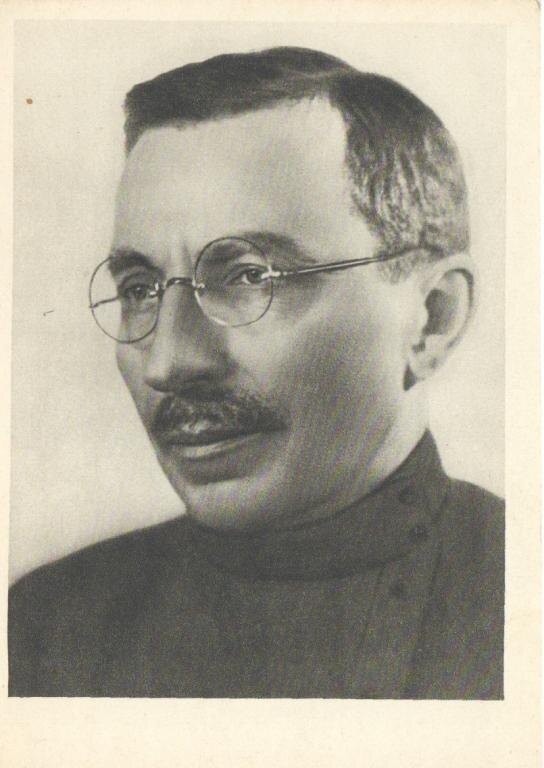 Источник: https://static.auction.ru/offer_images/rd48/2022/06/14/11/big/F/F7l15Cdyyof/65876_pisatel_anton_makarenko_1962_pedagog_ochki_kruglye_uchitel_detskij_dom_besprizorniki_chistaja.jpg