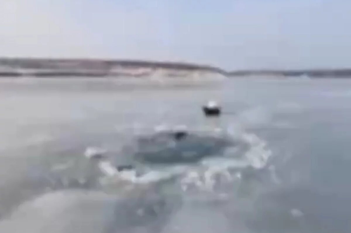    Тело мальчика, вмёрзшее в лёд, нашли на лодочном причале в Хабаровском крае