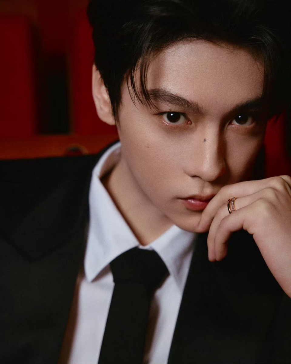 Актёр Тянь Юйнин. Листайте галерею...