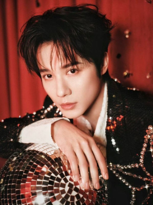 Актёр Чжэн Ечэн. Листайте галерею...