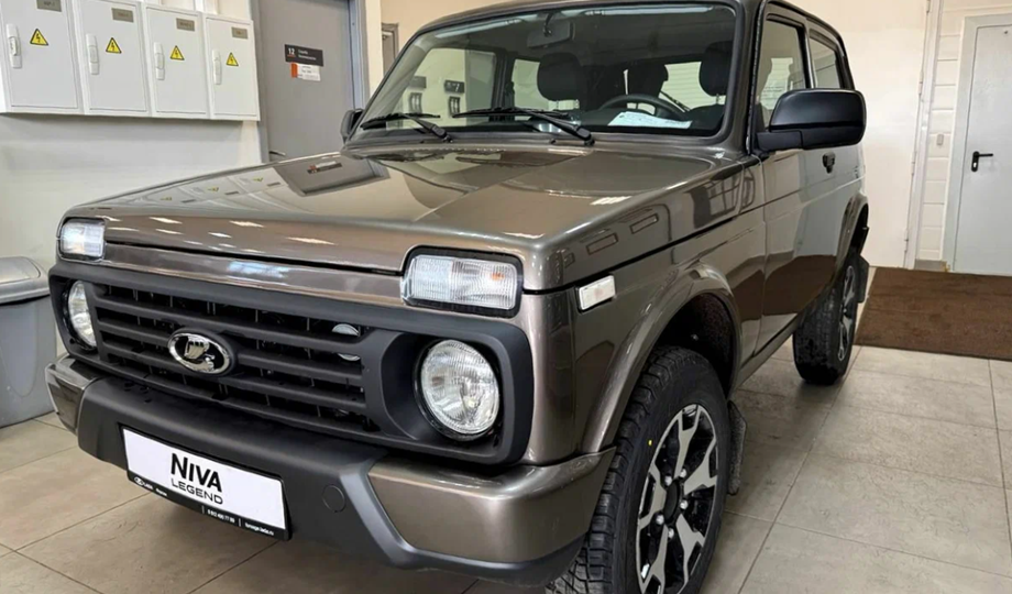 Приехал покупать Ладу Ниву за наличные. Цена в прайсе 1.200.000 руб, а по факту прикрутили еще 200.000. Разобрался за что такая наценка