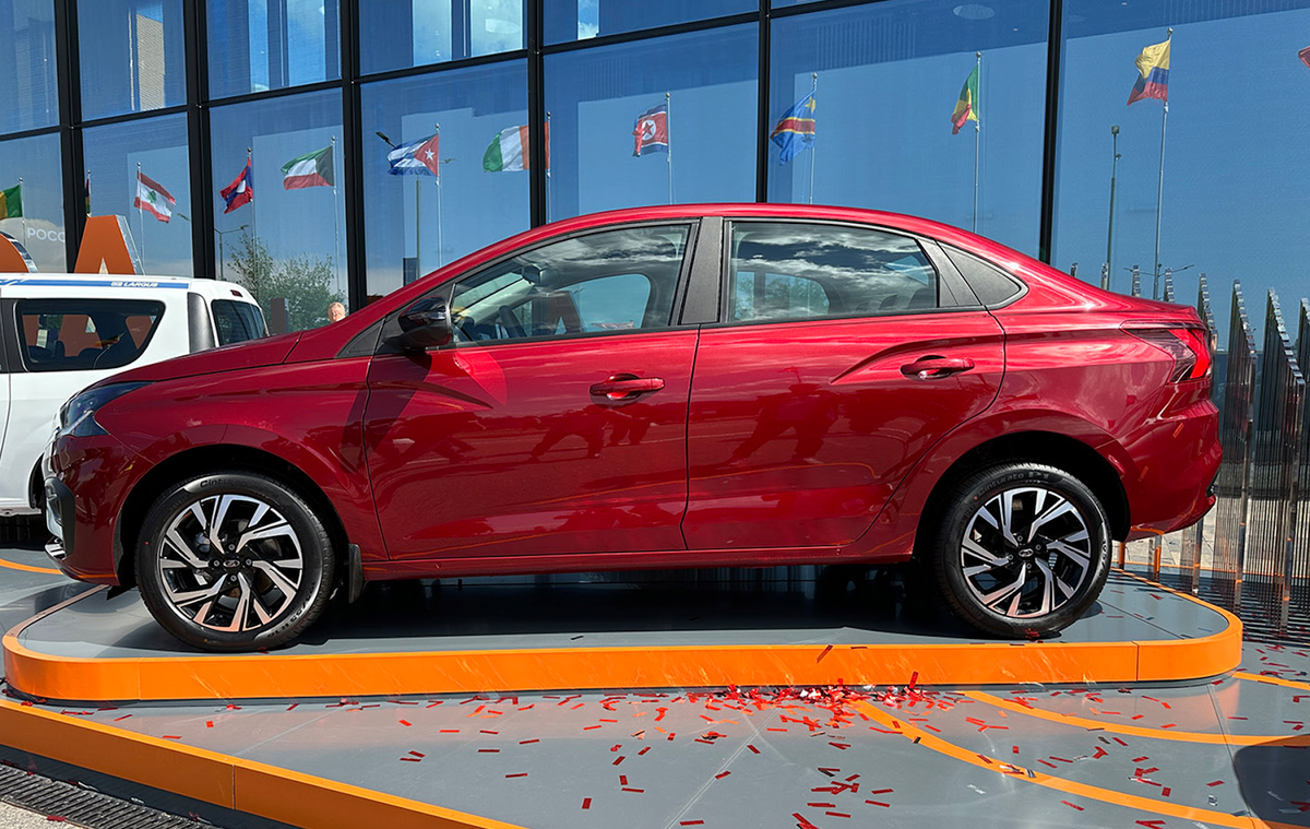 В качестве основного конкурента представленным автомобилям выступила новинка сезона – отечественная Лада Искра