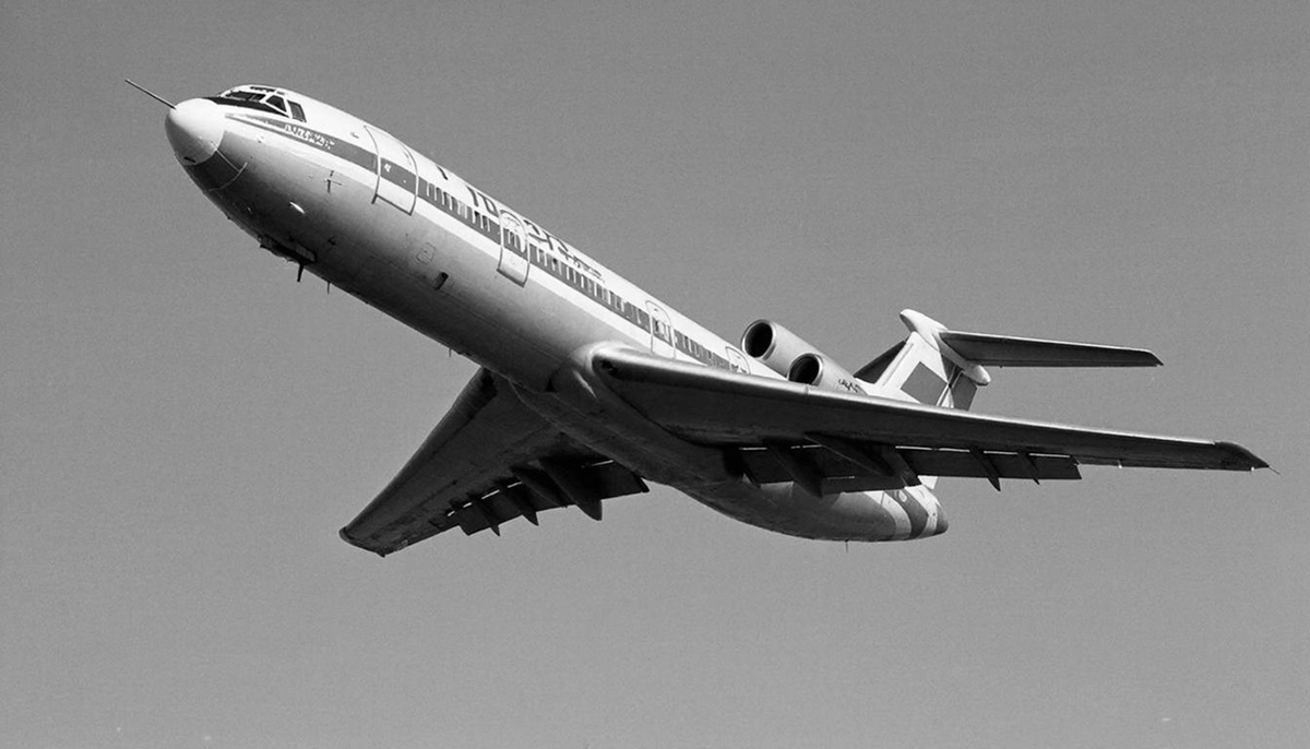 Самолет вылетел с Сахалина, но до следующего аэропорта не добрался.  Фото: Изображение сгенерировано нейросетью GigaChat