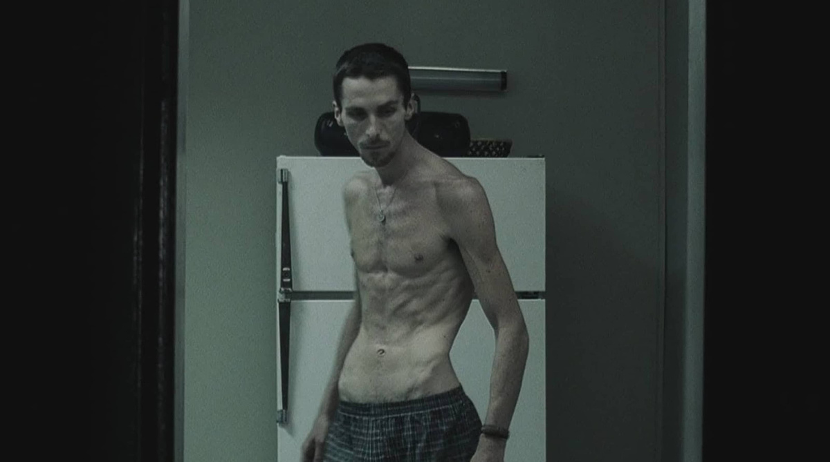 Похудевший Кристиан Бэйл. Источник фото: кадр из фильм "Машинист", 2004 год