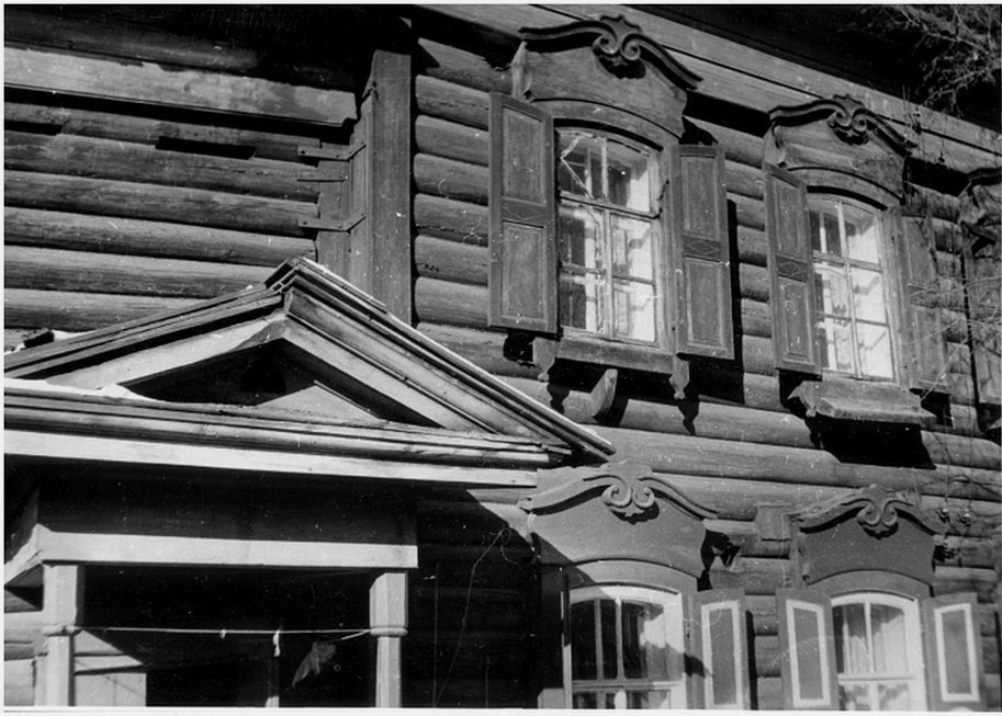 Фото жилого дома по улице Сурикова из архива Валерия Щербина, 1970-е.