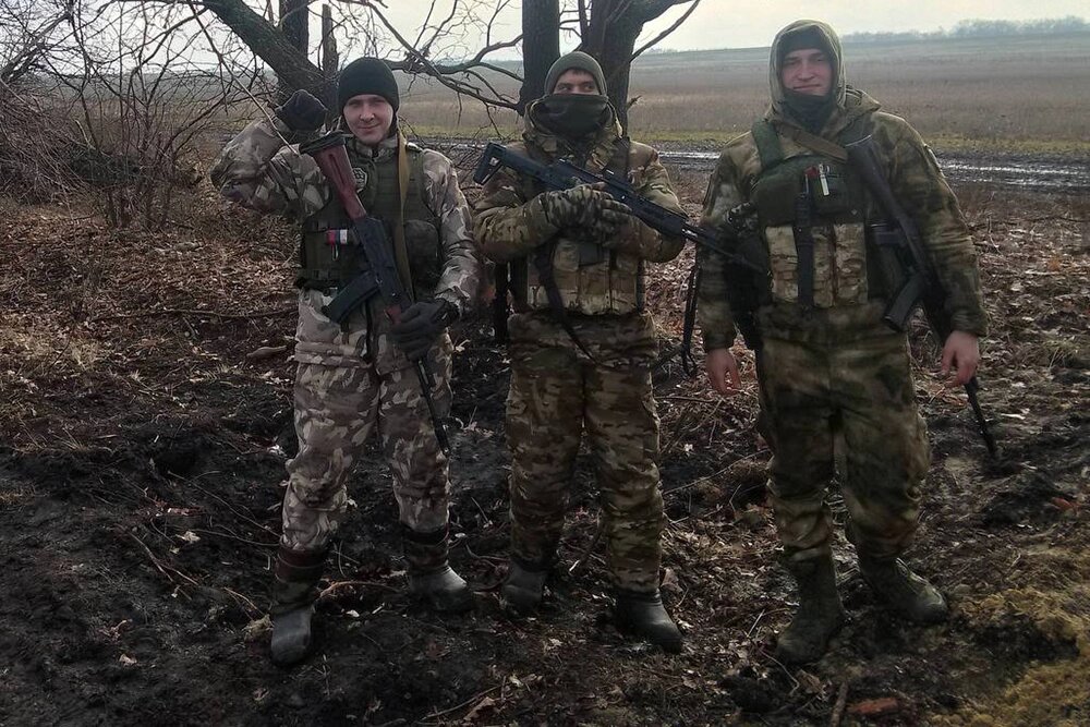    Дмитрий Медведев в зоне СВО (первый слева). Фото из личного архива героя