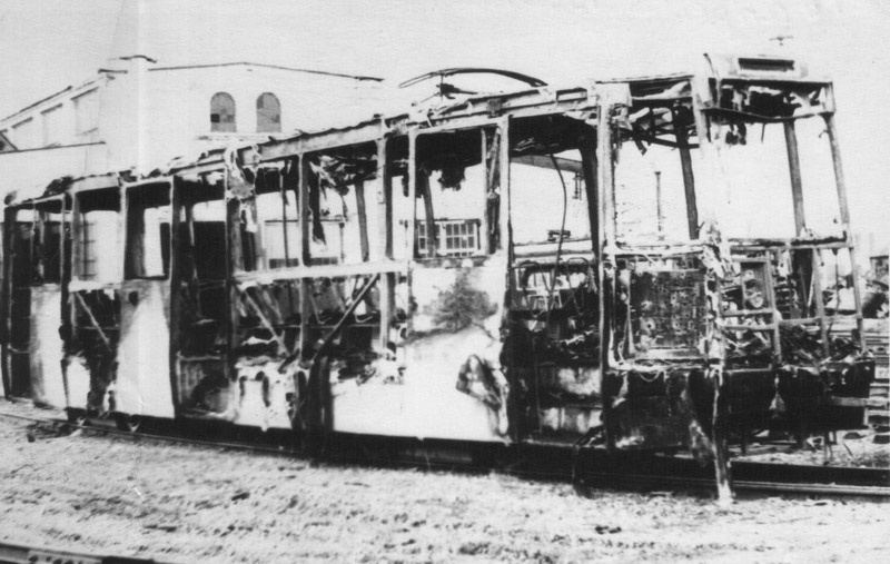 Сгоревший трамвай КТМ-5М "Урал" в Томске. Фото с сайта Transphoto.org