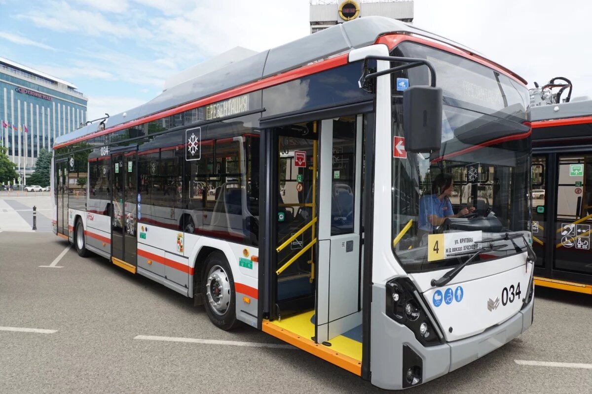    В Краснодаре до аэропорта троллейбусы ходят по трассе М4 «Дон»