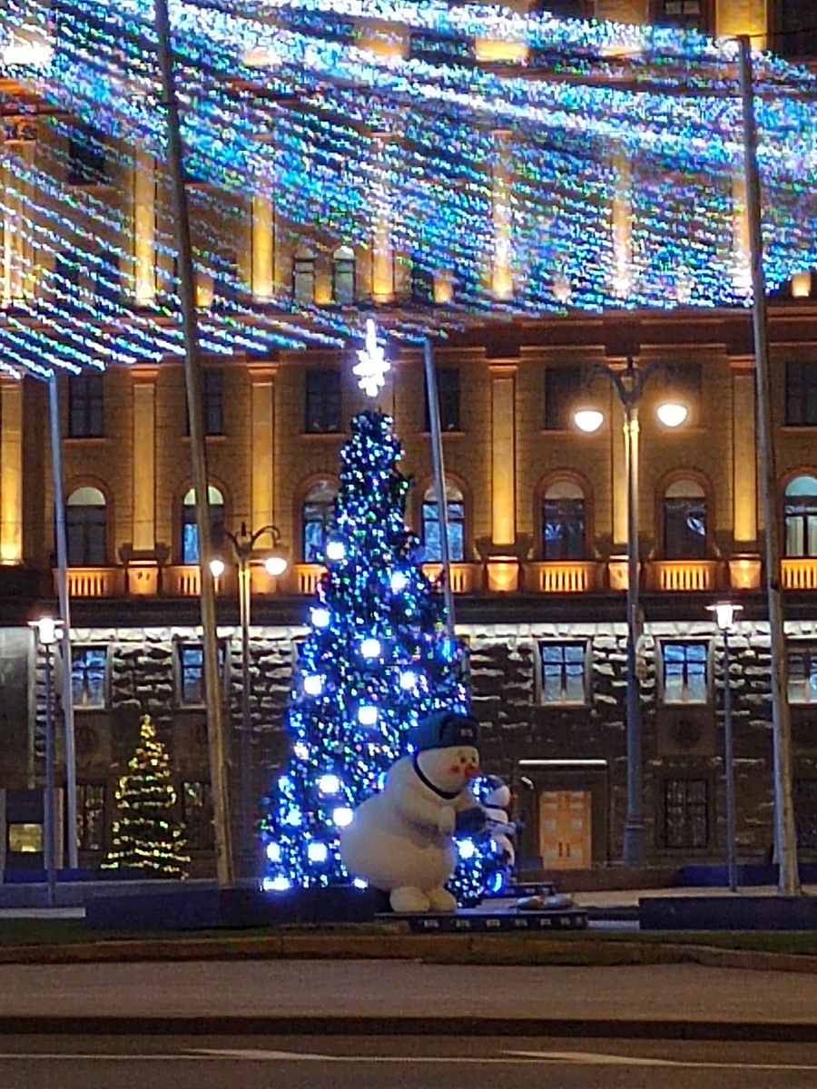 И маленькая ёлочка на Лубянской площади