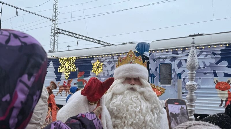     Новогодний поезд Деда Мороза в Барнауле — 2025. Лена Кварианташвили