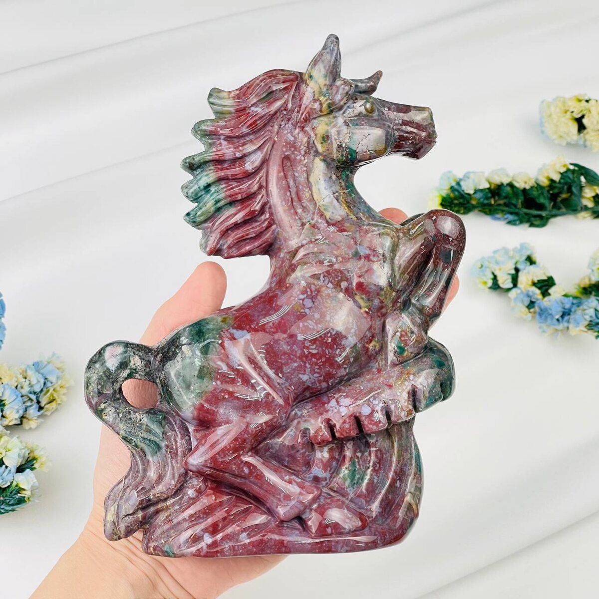 Лошадь из океанической яшмы Samotsvet.ru