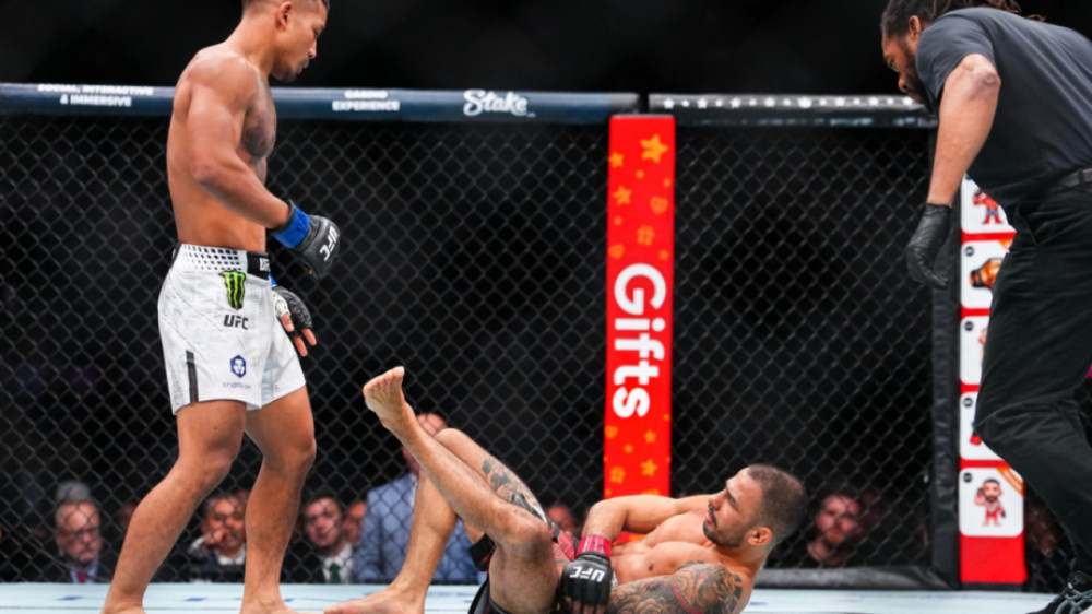 Ван смотрит на Пантожу: "Ты сломал руку? Бить не буду тогда. " фото: яндекс.