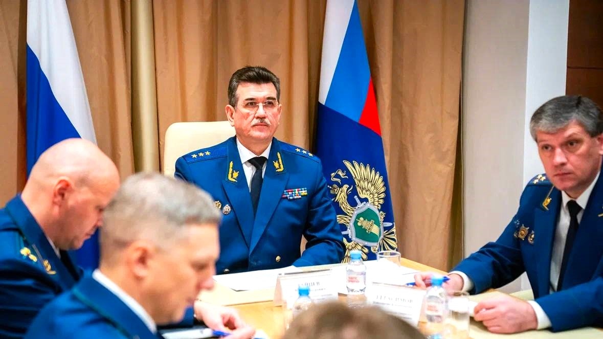    Замгенпрокурора России Сергей Зайцев провёл личный приём югорчан