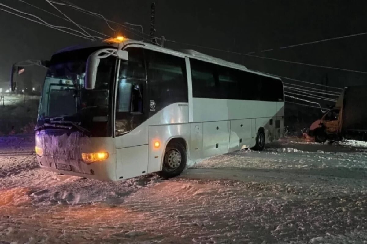    Автобус с детской хоккейной командой врезался в «Газель» под Нязепетровском