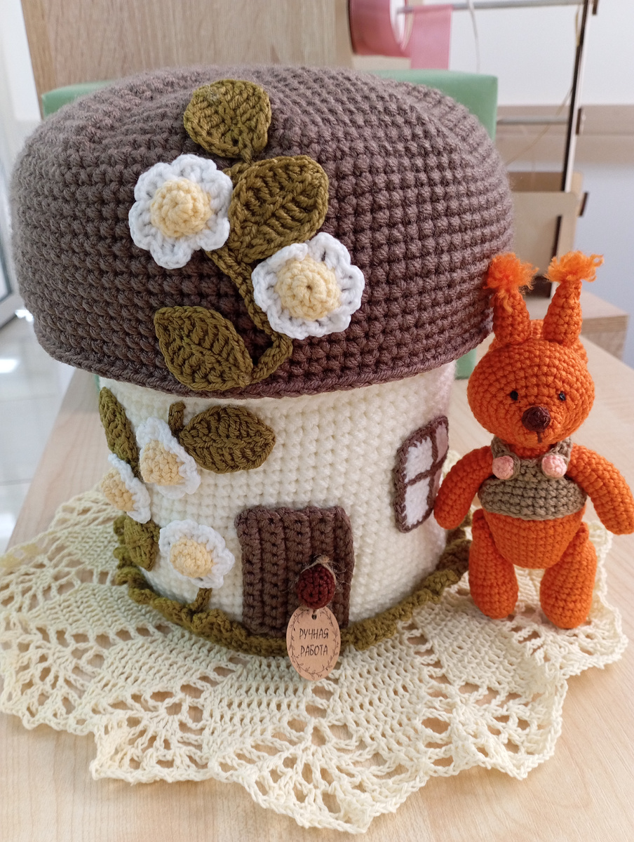 Белочка с домиком