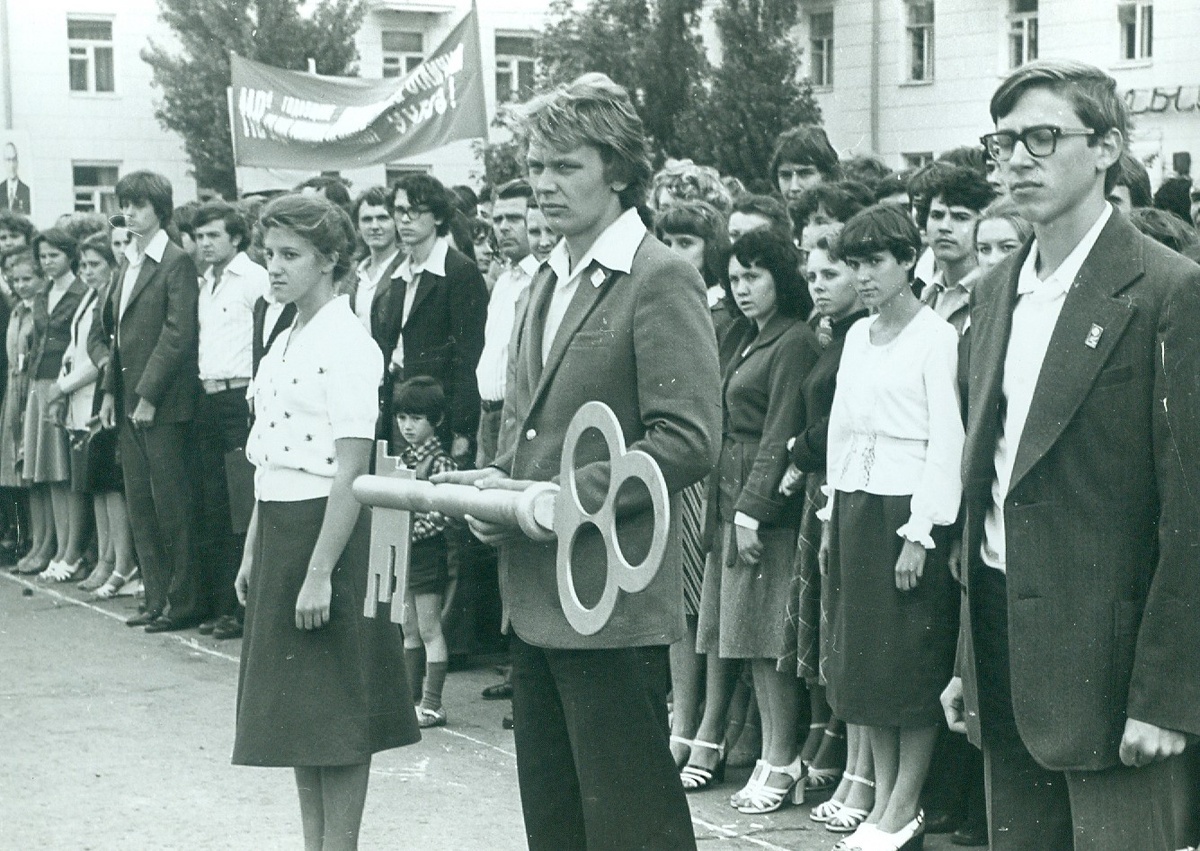 Вручение Ключа знаний на посвящении в студенты ТРТИ, 1975 год.