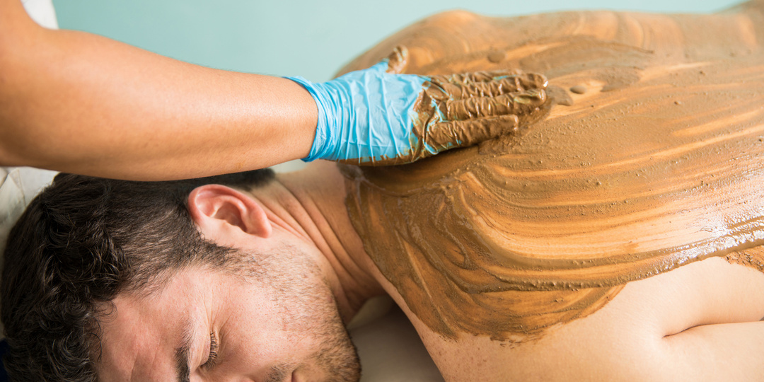 Суд взыскал 150 000 рублей за ожог на грязелечении и отказал в возмещении расходов